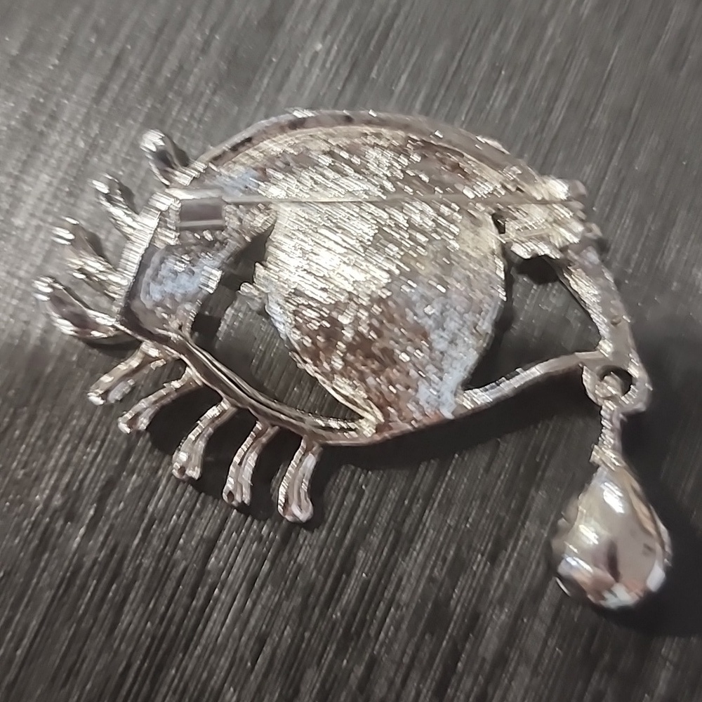 Silvertone Blue Eye Brooch - Picture 2 of 7